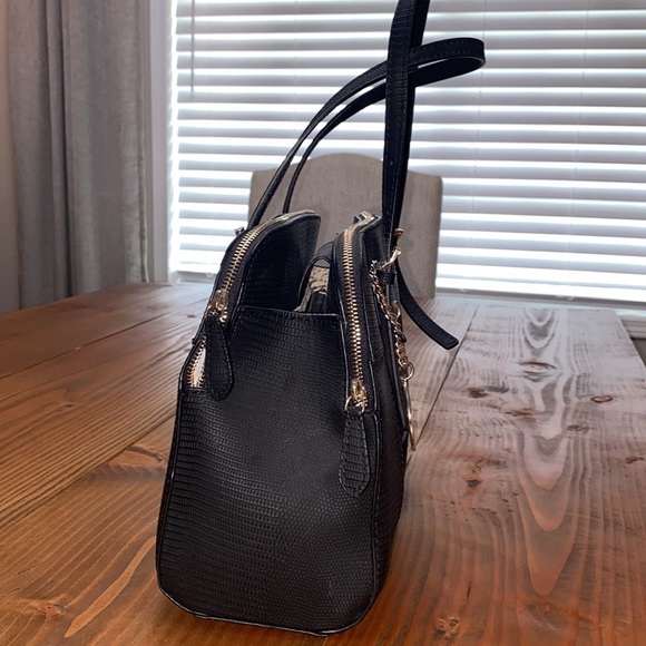 BRAND NEW Black Huntley Guess Bag - Picture 4 of 4